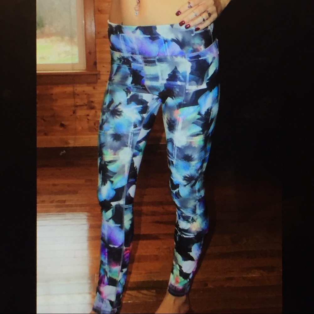 Fabletics tights small - Picture 2 of 6